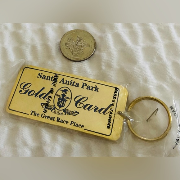 SANTA ANITA Park Gold Card Keychain - Picture 2 of 2